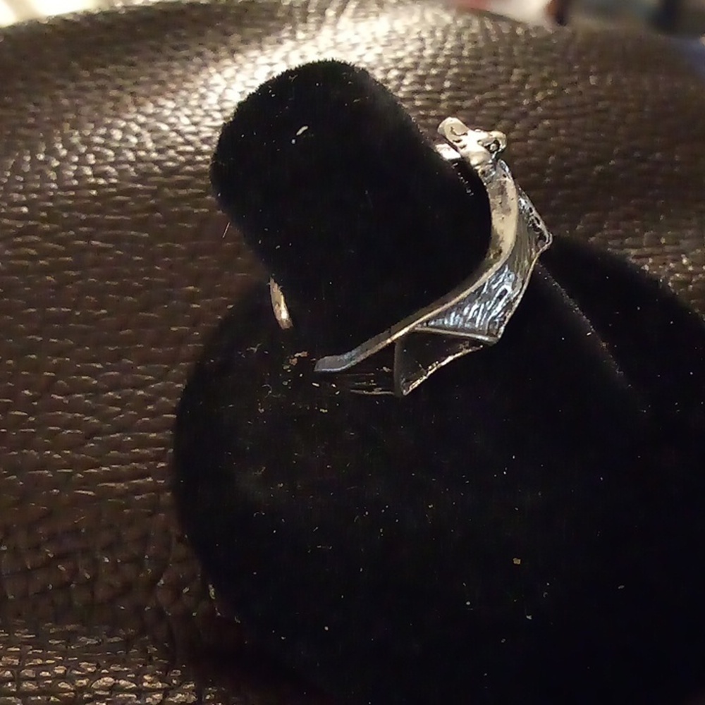 ❤️3/$10❤️NIP - Silver Tone Hollow Style New Design Ring - OS - Picture 3 of 6